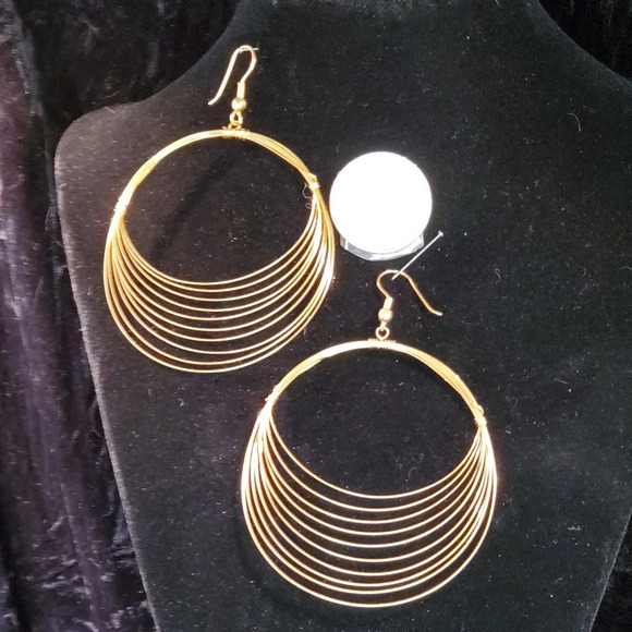 0236. NWOTs ~ 925 Sterling Silver Multi-Hoop ~ Every Gal Needs Big Hoops! - Picture 5 of 9